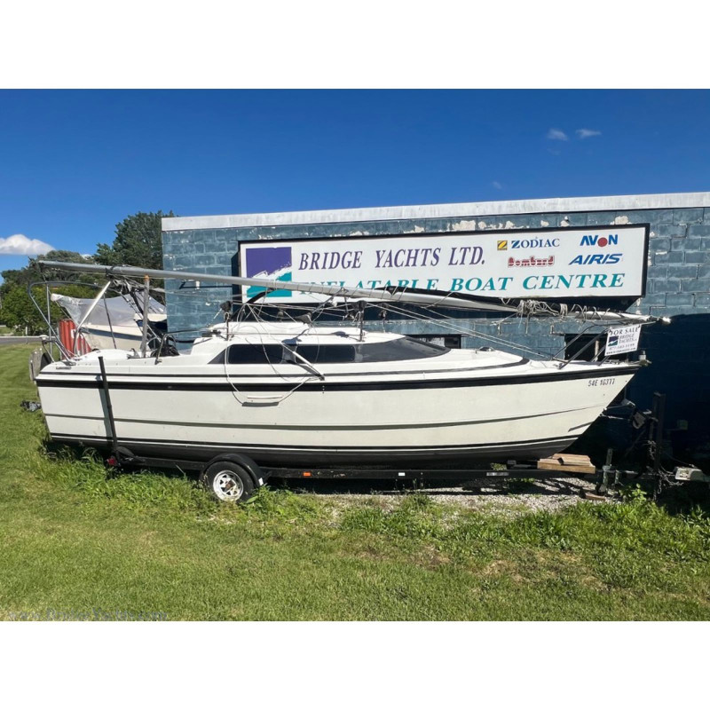 1998 MacGregor 26X – Versatile Sail & Power Cruiser