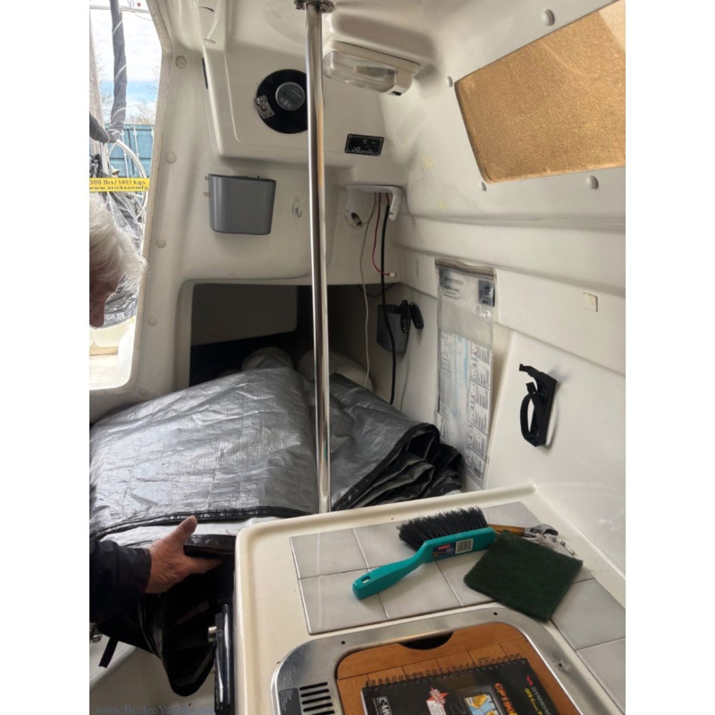 1998 MacGregor 26X – Versatile Sail & Power Cruiser