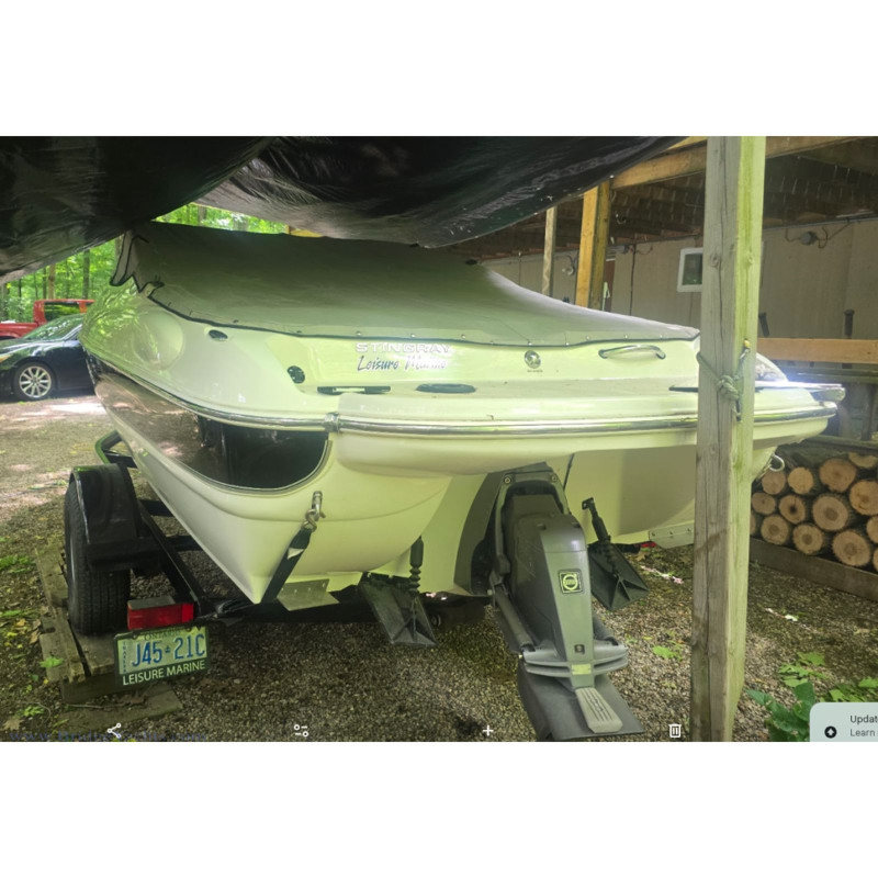 2009 Stingray 205CS Cuddy Cabin