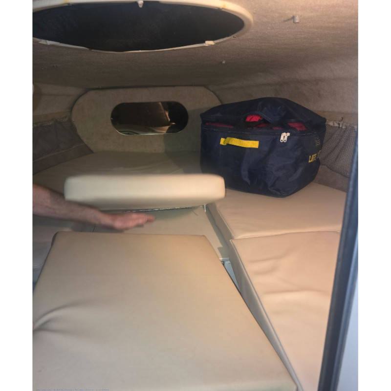 2009 Stingray 205CS Cuddy Cabin