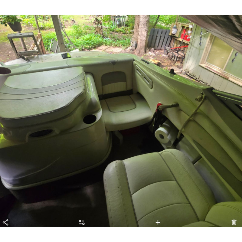2009 Stingray 205CS Cuddy Cabin