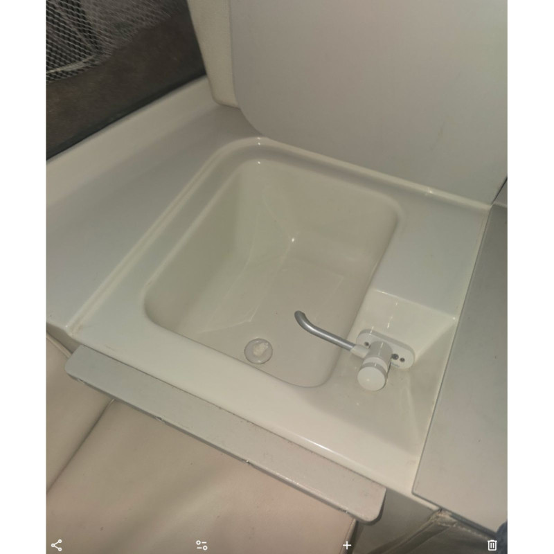 2009 Stingray 205CS Cuddy Cabin